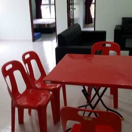Coral Homestay Pekan Pangkor Екстериор снимка