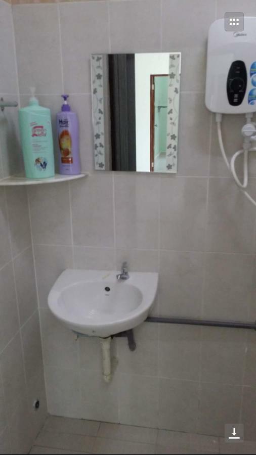 Coral Homestay Pekan Pangkor Екстериор снимка